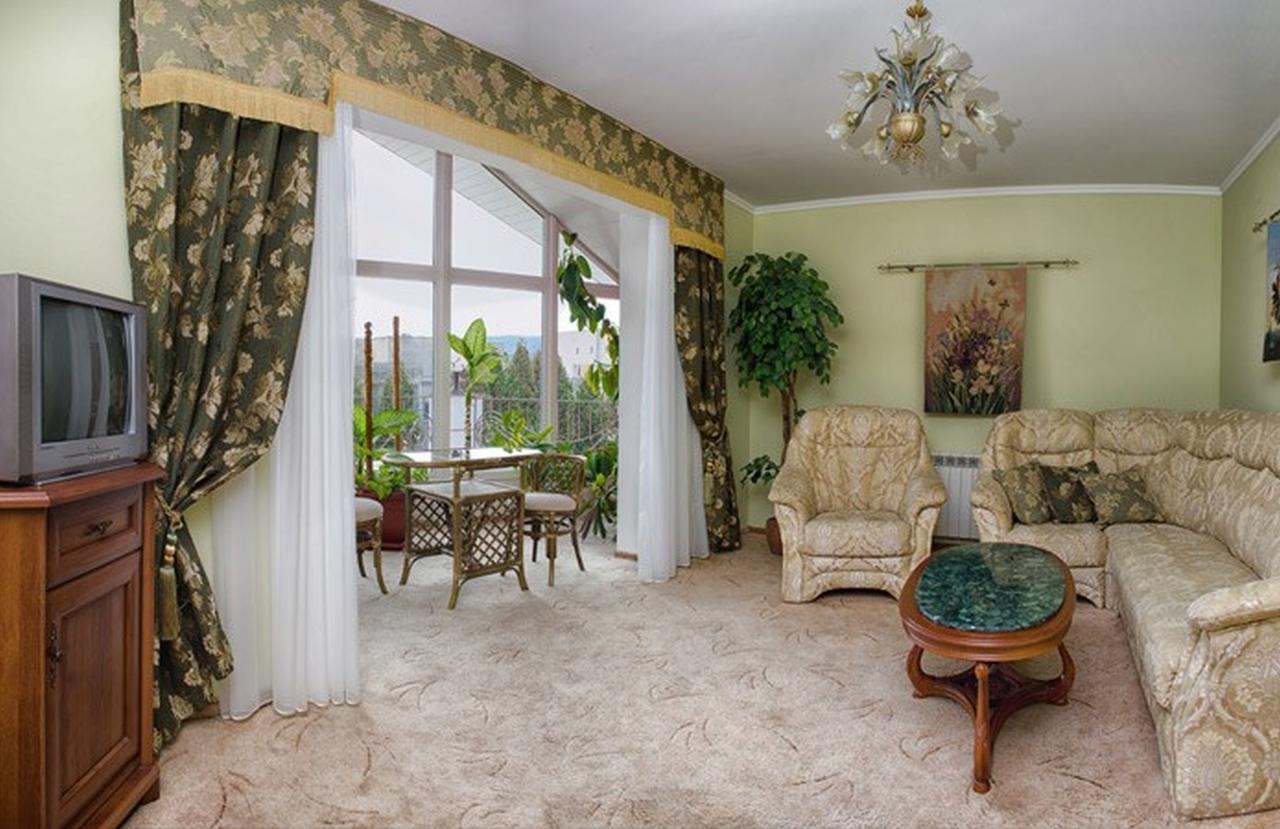 Hotel Premyer Трускавец Екстериор снимка